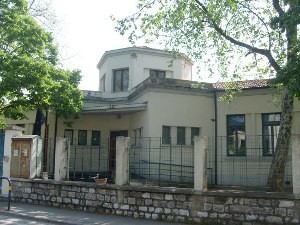 l'ingresso della scuola primaria Valeria Crocini